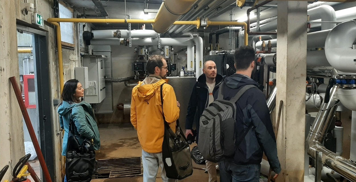 Dans la sous-station avec l'appoint gaz et l'&eacute;changeur